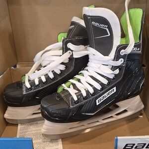 Youth Bauer Hockey Skates Size 5 - Like New!